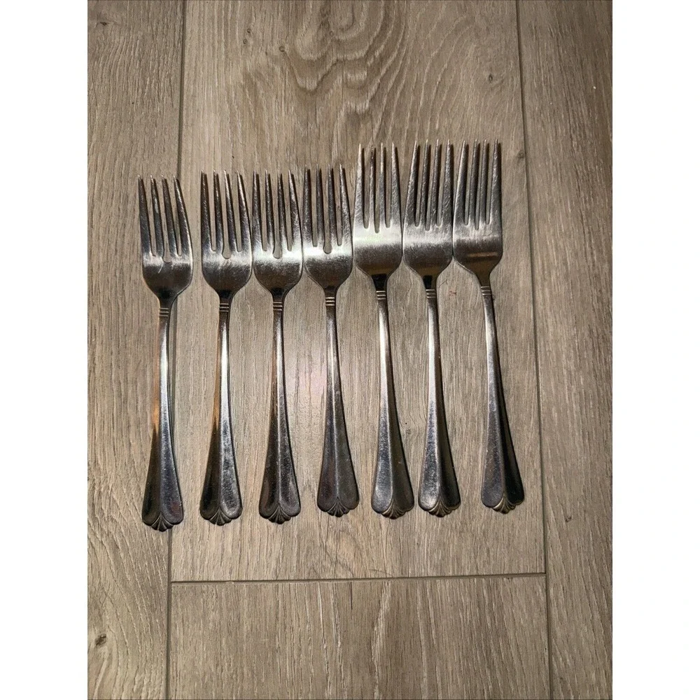 7 PCs Rogers COUNTRY SHELL GOLD Glossy Gold Tip Flatware Dinner Fork Salad *read